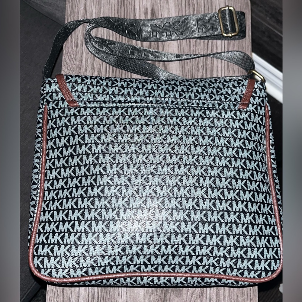 Michael Kors MK Monogram Crossbody Bag Brown Trim Medium Everyday Purse 10.25” - Picture 7 of 15